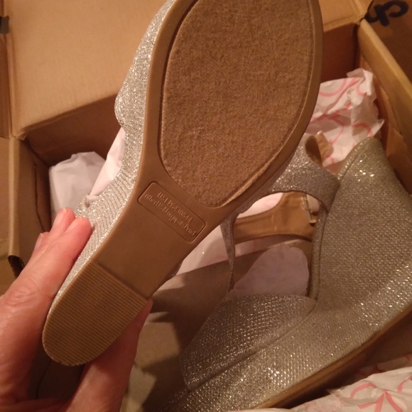 Brand New Sparkle shoes - Picture 3 of 9